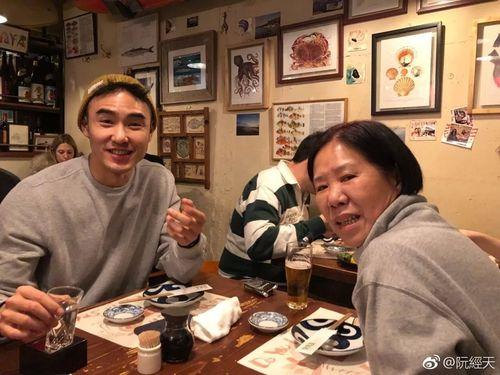 阮经天生活照,揭秘明星日常，尽显真实魅力